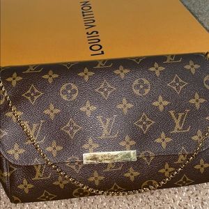 ‼️SOLD‼️Authentic Favorite Crossbody Bag Mono